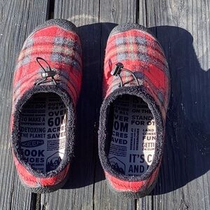 Keen Howser 3 slide slippers Women size 8 Red plaid/Steel grey